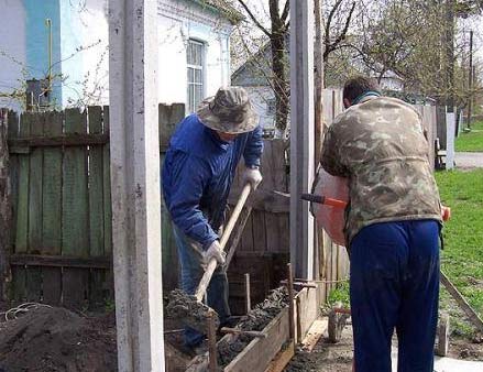 Забор из бетонных панелей