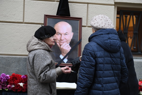 Определена доля положительно оценивших работу Лужкова москвичей