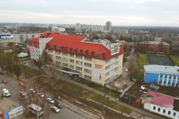 В российском городе разведенная пара хочет делить здание университета