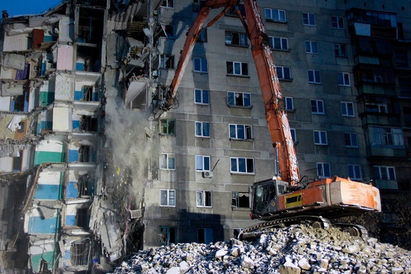 Дом в Магнитогорске пострадал от взрыва, а одного жителя решили выселить на улицу