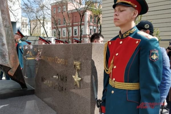 «Каплю вечного огня возьму в ладонь…»