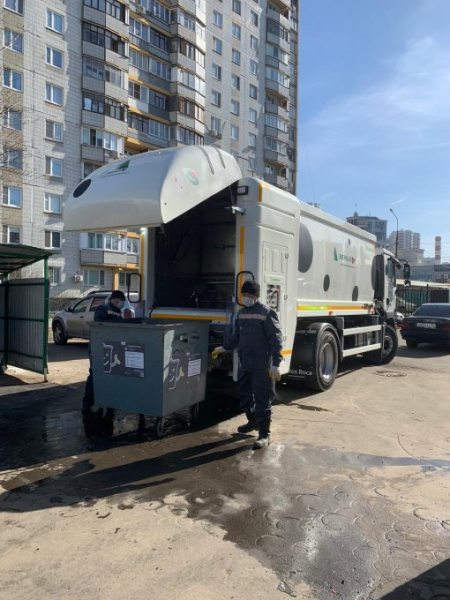 В Подмосковье операторы применяют самую современную санитарную очистку оборудования для вывоза ТКО