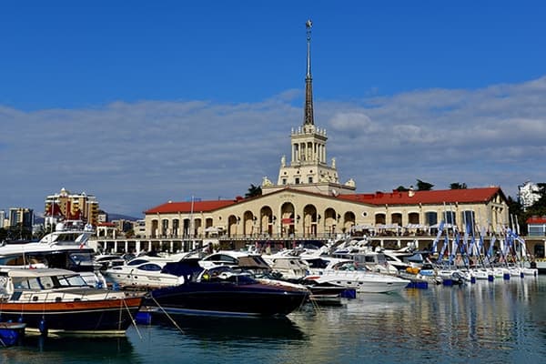 Названы самые популярные города России для временного проживания